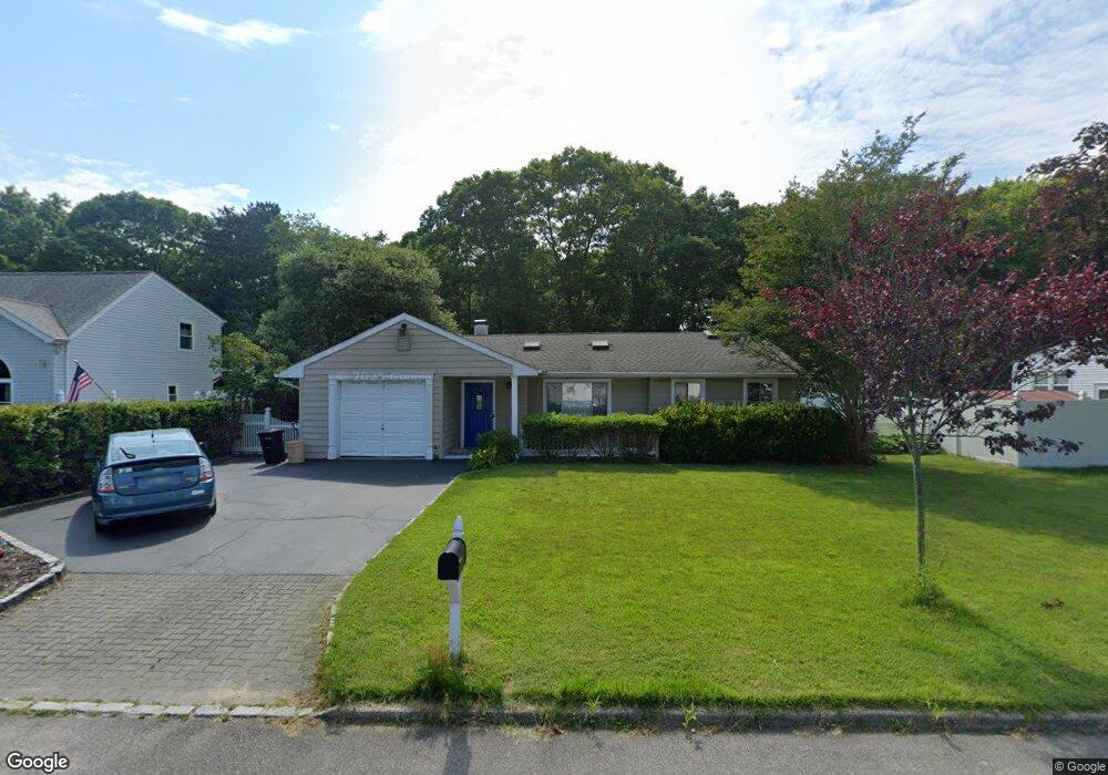 584 Bayport Ave, Bayport, NY 11705 - photo 1