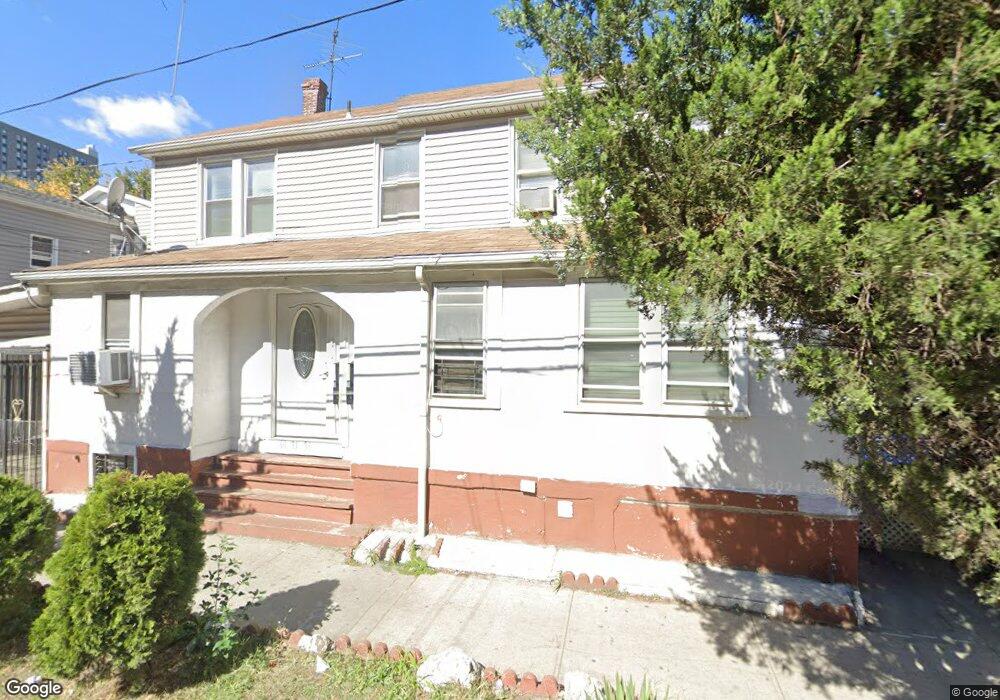 16871 93rd Ave, Jamaica, NY 11433 - photo 1