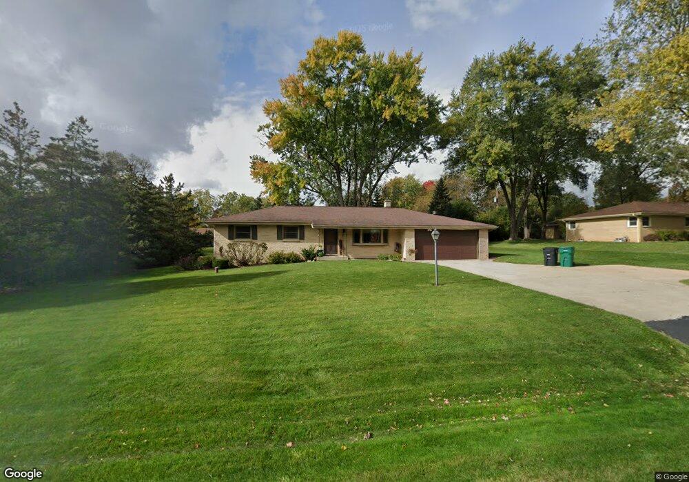 W151N7075 Plainview Dr, Menomonee Falls, WI 53051 - photo 1