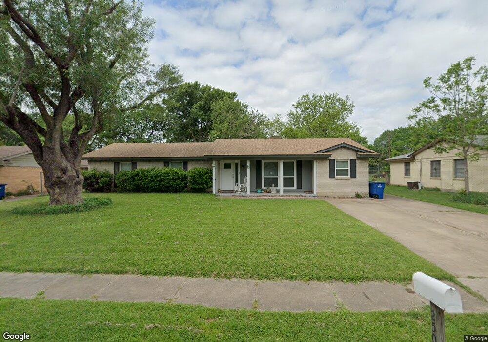 2505 Woodlawn Dr, Ennis, TX 75119 - photo 1