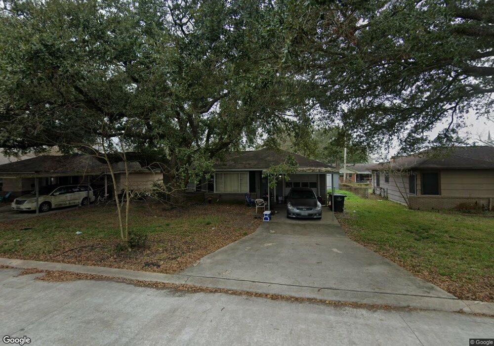 1743 S Park Dr, Alvin, TX 77511 - photo 1