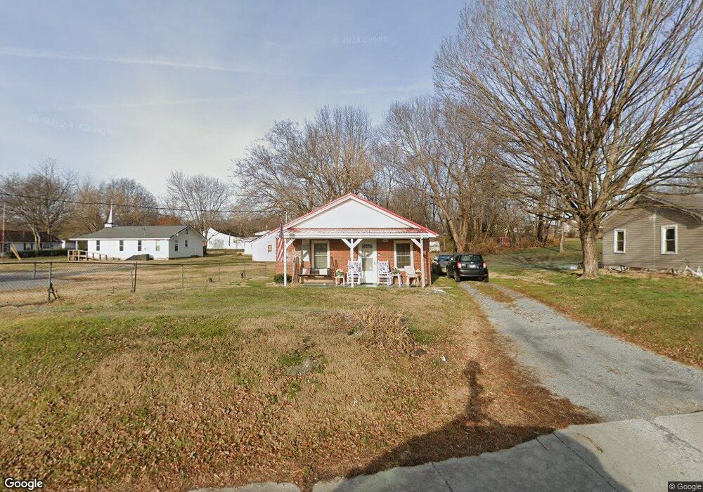 2105 E Fairview Ave, Johnson City, TN 37601 - photo 1