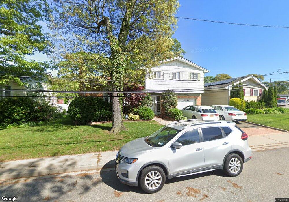 890 Pinelake Dr, West Hempstead, NY 11552 - photo 1