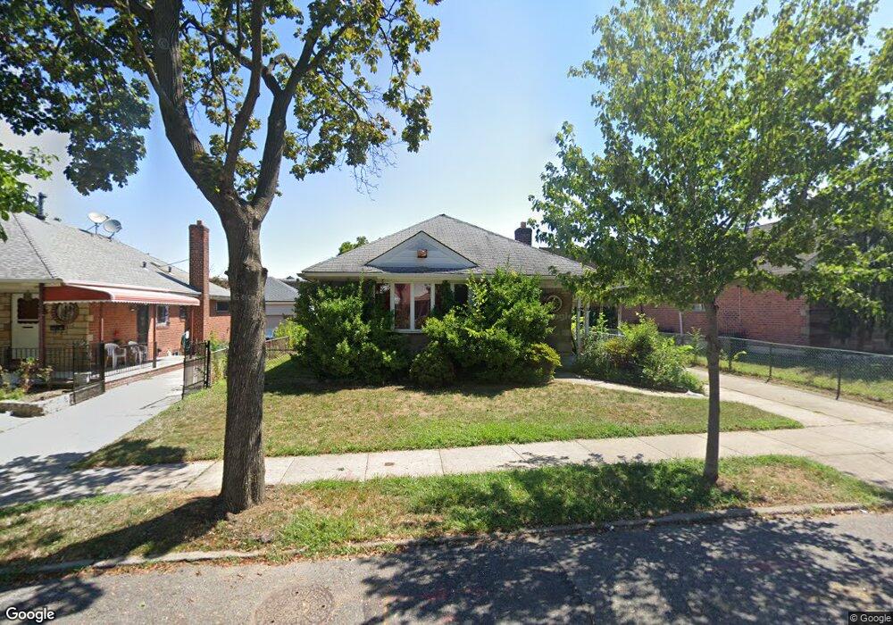 6753 173rd St, Fresh Meadows, NY 11365 - photo 1