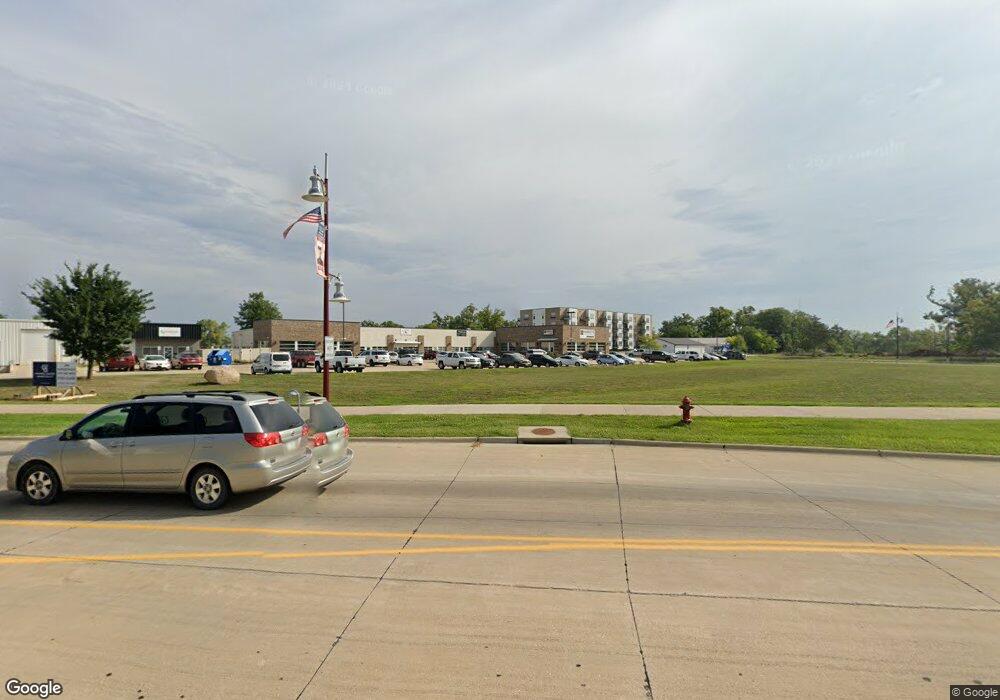 101 N Center Point Rd, Hiawatha, IA 52233 - photo 1