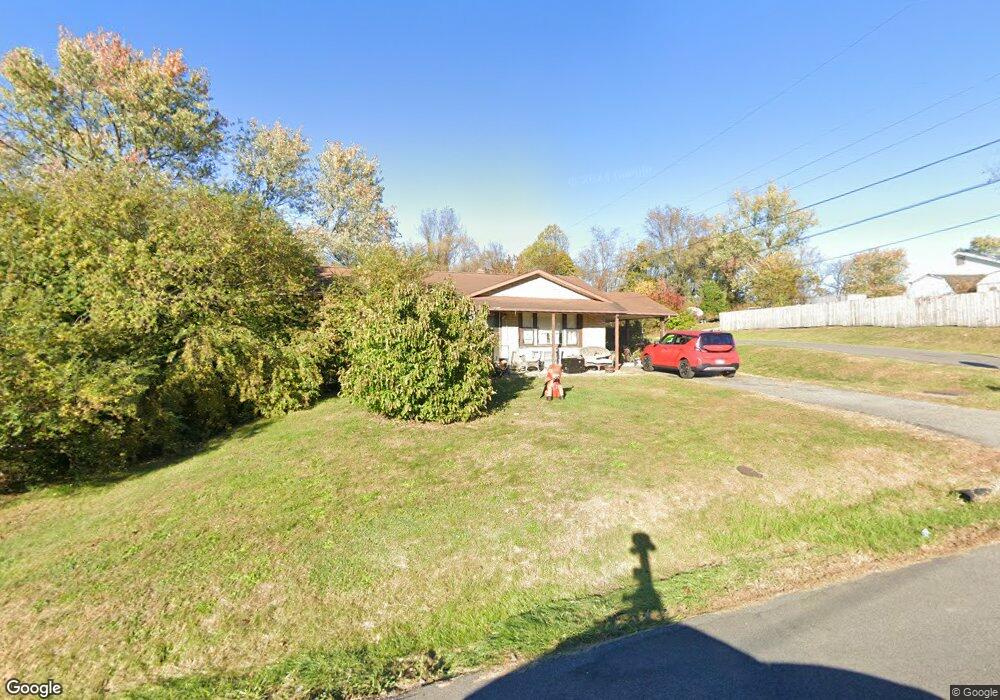 809 Mathews Ct, Pulaski, VA 24301 - photo 1