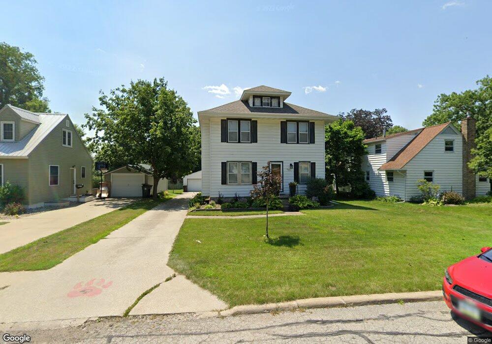 1807 Grand Blvd, Cedar Falls, IA 50613 - photo 1