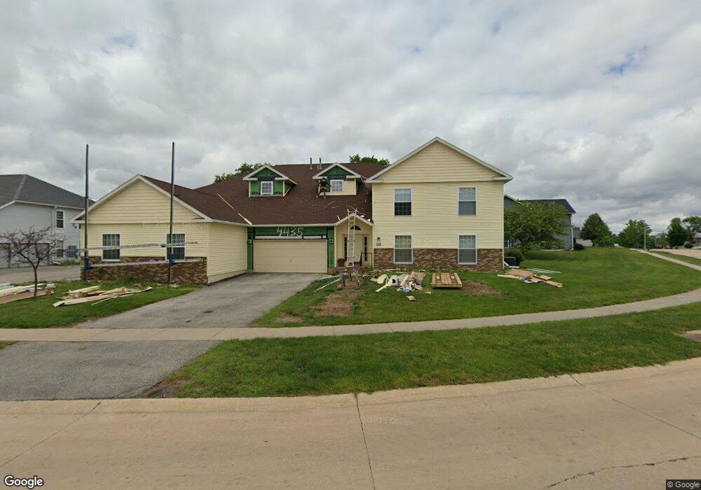 4435 Westchester Dr NE unit B, Cedar Rapids, IA 52402 - photo 1