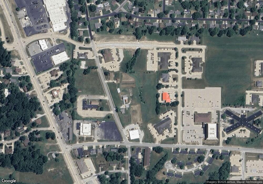 800 N Henrietta St, Effingham, IL 62401 - photo 1