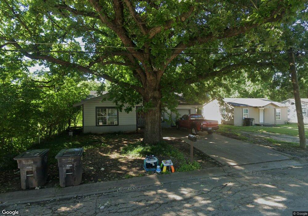 509 W Lone Star Ave, Cleburne, TX 76033 - photo 1