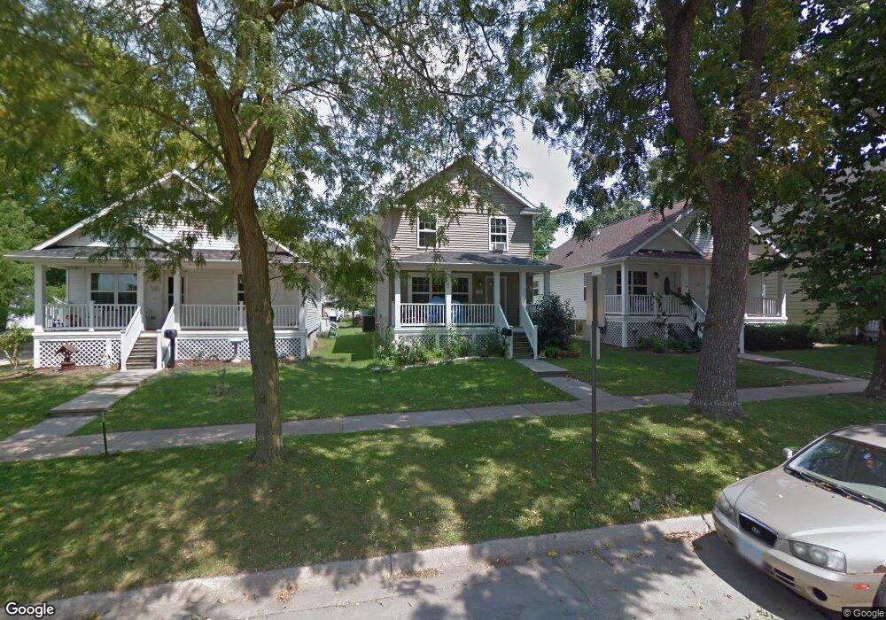 1106 8th St SE, Cedar Rapids, IA 52401 - photo 1