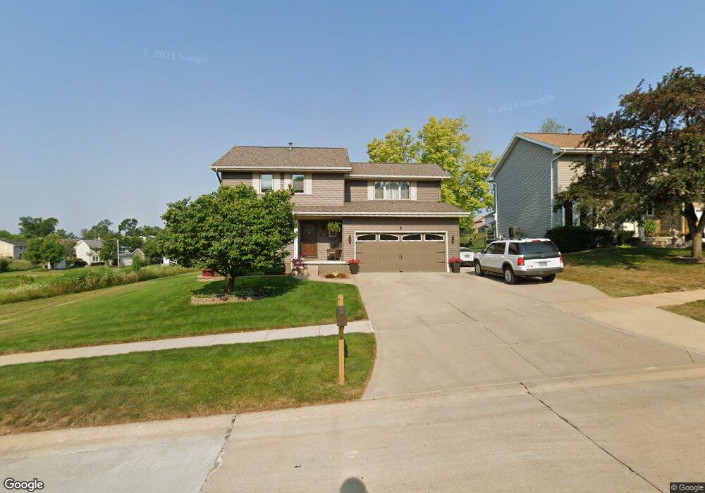 400 Shetland Dr NW, Cedar Rapids, IA 52405 - photo 1