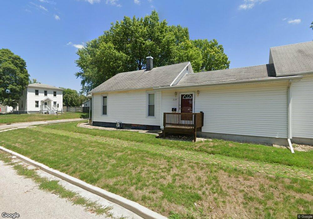 229 4th St, Lincoln, IL 62656 - photo 1