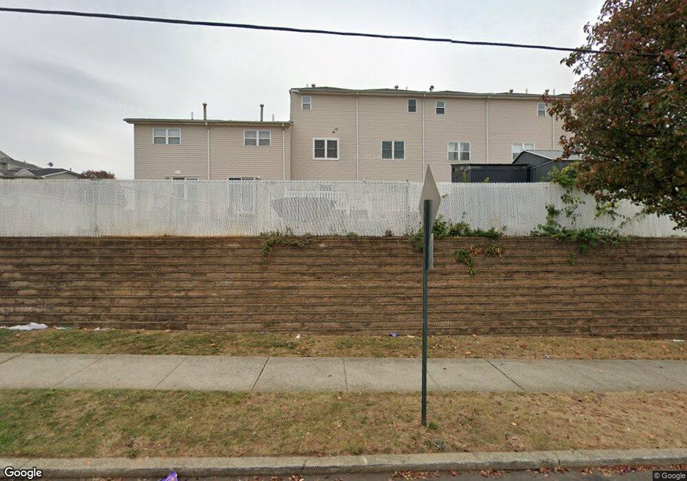 218 Skyline Dr, Staten Island, NY 10304 - photo 1