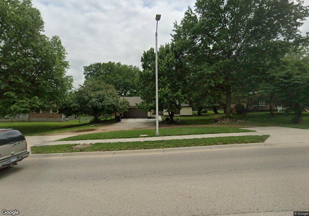 3409 SW 37th St, Topeka, KS 66614 - photo 1