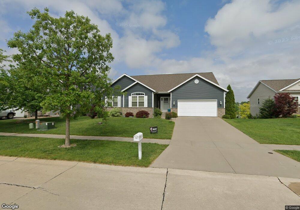 2412 Radcliffe Dr SW, Cedar Rapids, IA 52404 - photo 1