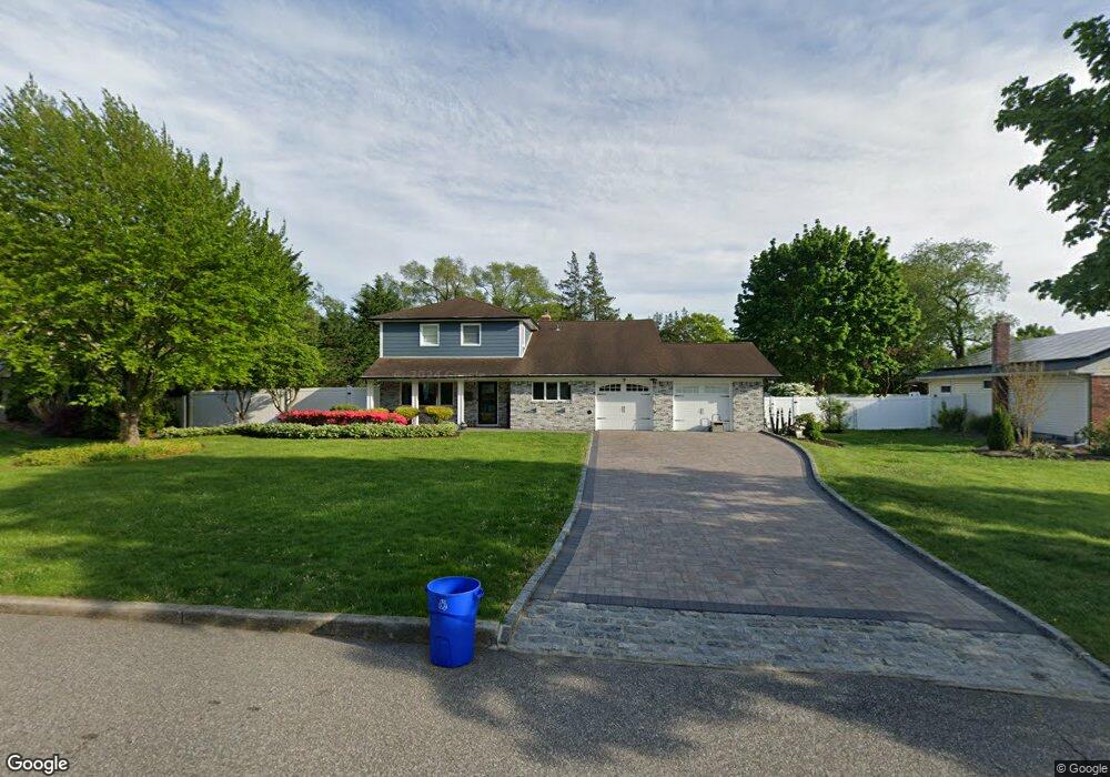 9 Candy Ln, ComMacK, NY 11725 - photo 1