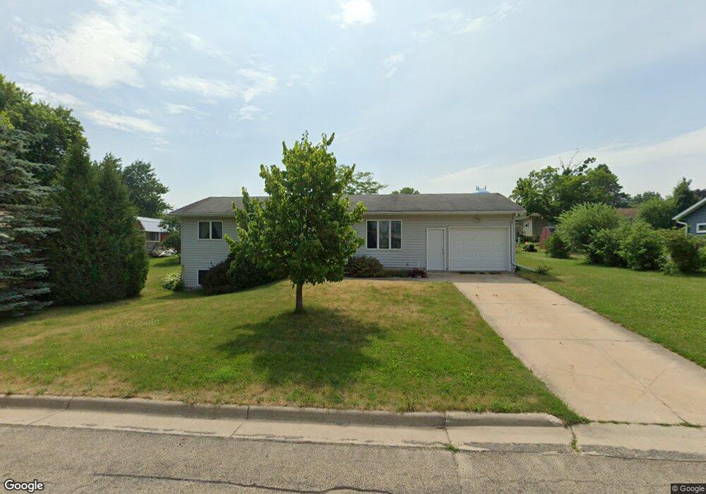 702 N Sprague St, Caledonia, MN 55921 - photo 1