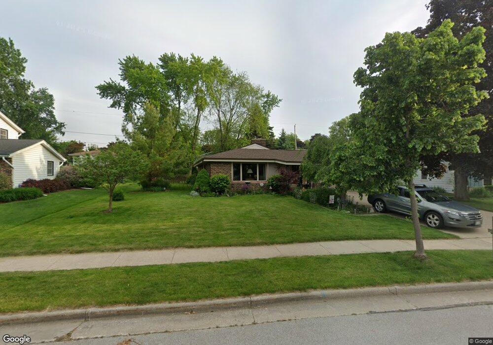 2015 Laura Ln, Waukesha, WI 53186 - photo 1