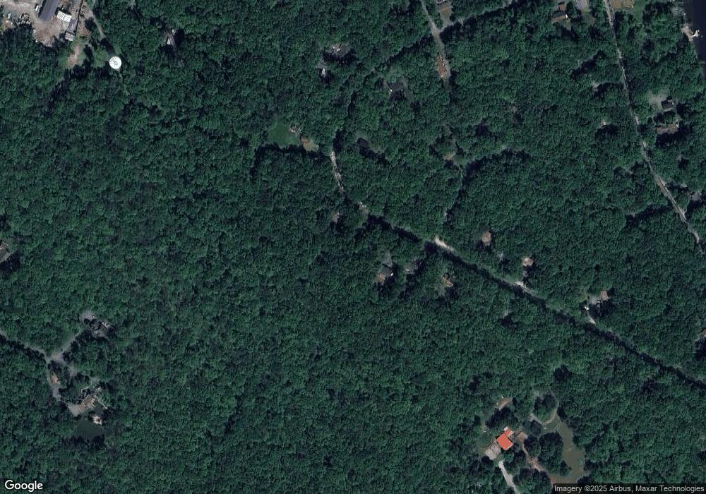 143 Lake View Cir, Hawley, PA 18428 - photo 1