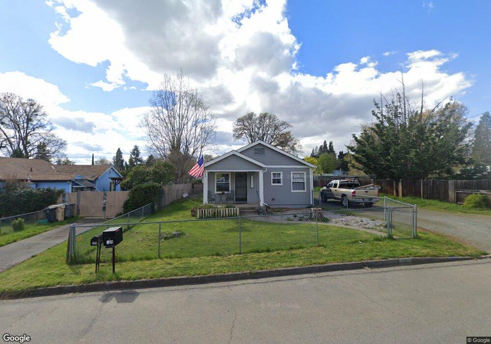 728 NE 12th St, Grants Pass, OR 97526 - photo 1