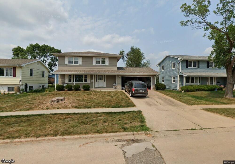 3010 Sue Ln NW, Cedar Rapids, IA 52405 - photo 1