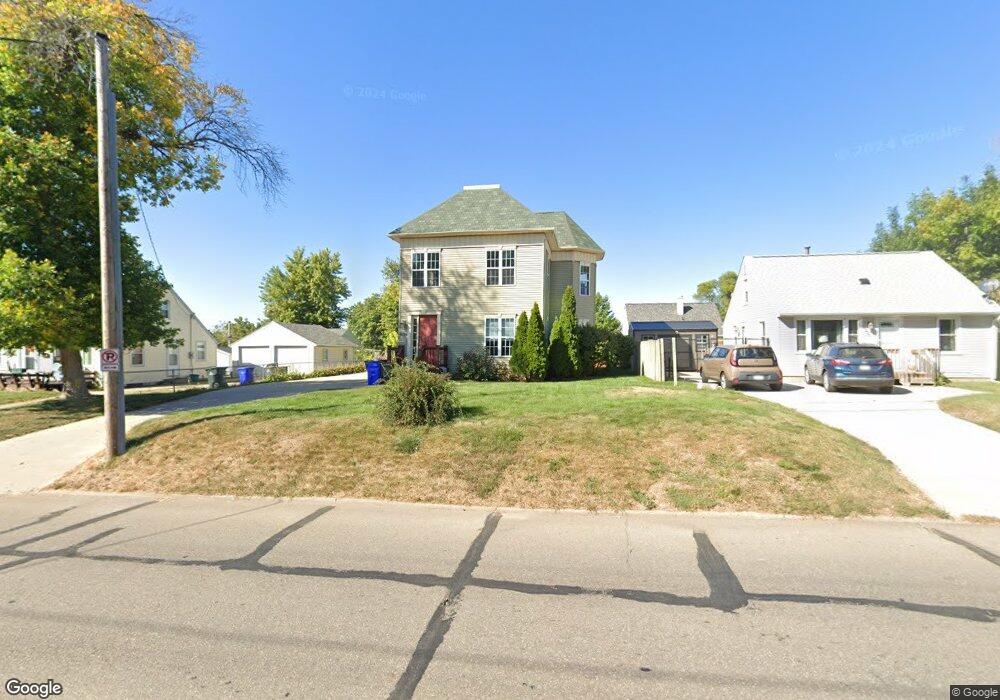 340 Wilson Ave SW, Cedar Rapids, IA 52404 - photo 1