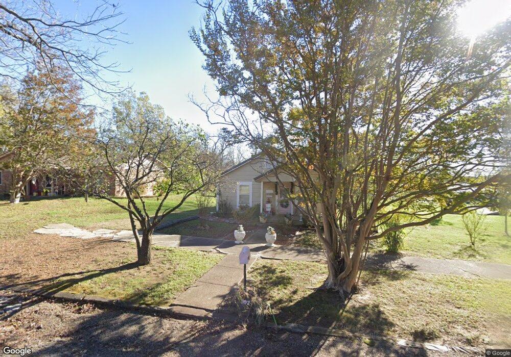 907 W Clayton St, Hugo, OK 74743 - photo 1