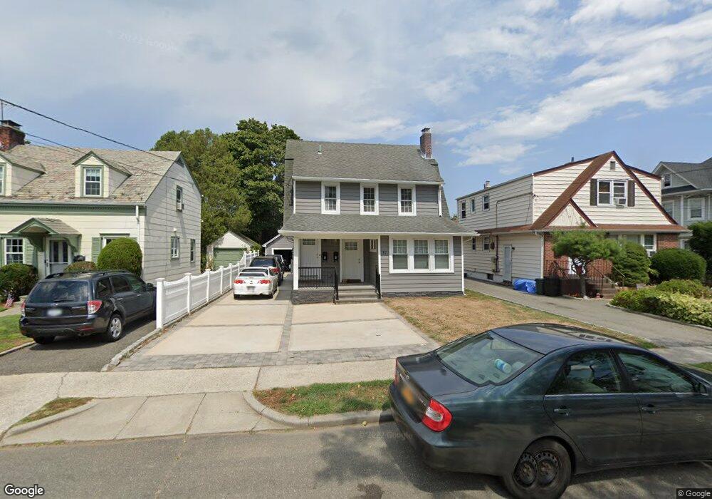 37 Wyoming Ave, Lynbrook, NY 11563 - photo 1