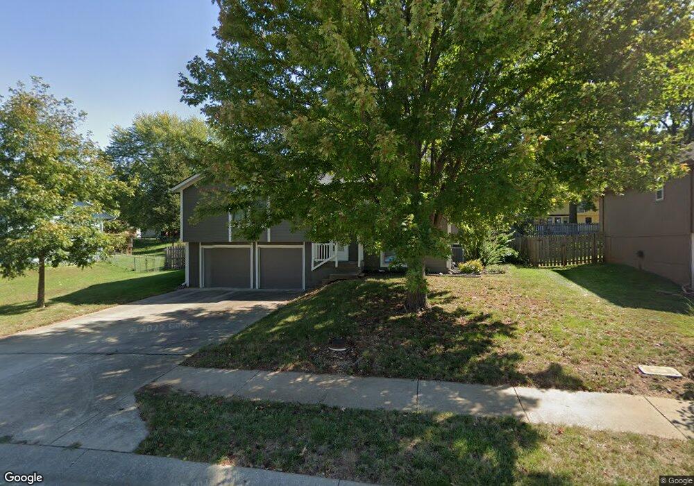 312 Shenandoah Dr, Raymore, MO 64083 - photo 1