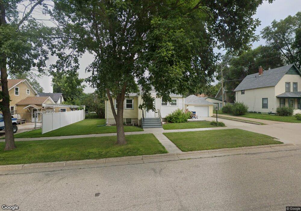 209 7th St NE, Jamestown, ND 58401 - photo 1