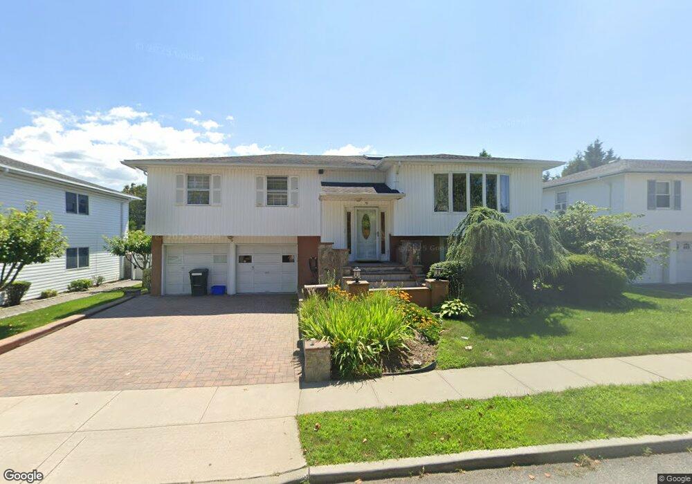 9 Broadfield Place, Glen Cove, NY 11542 - photo 1