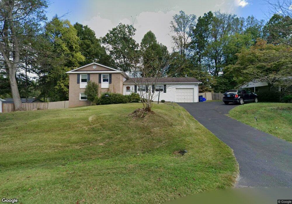 8807 Honeybee Ln, Bethesda, MD 20817 - photo 1