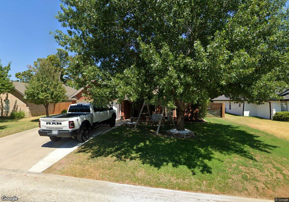 1012 Oxford Dr, Gainesville, TX 76240 - photo 1