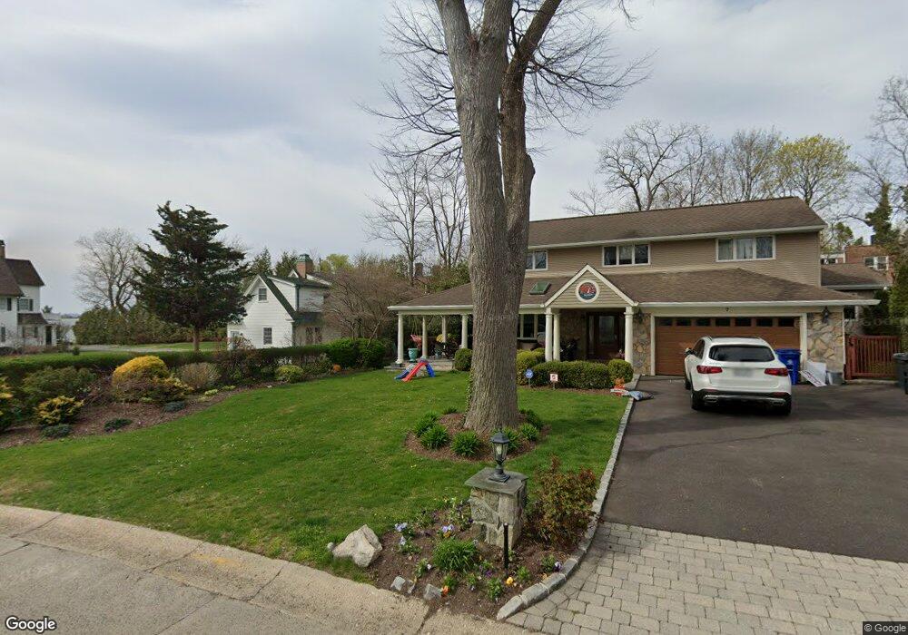 27 Dolphin Green, Port Washington, NY 11050 - photo 1