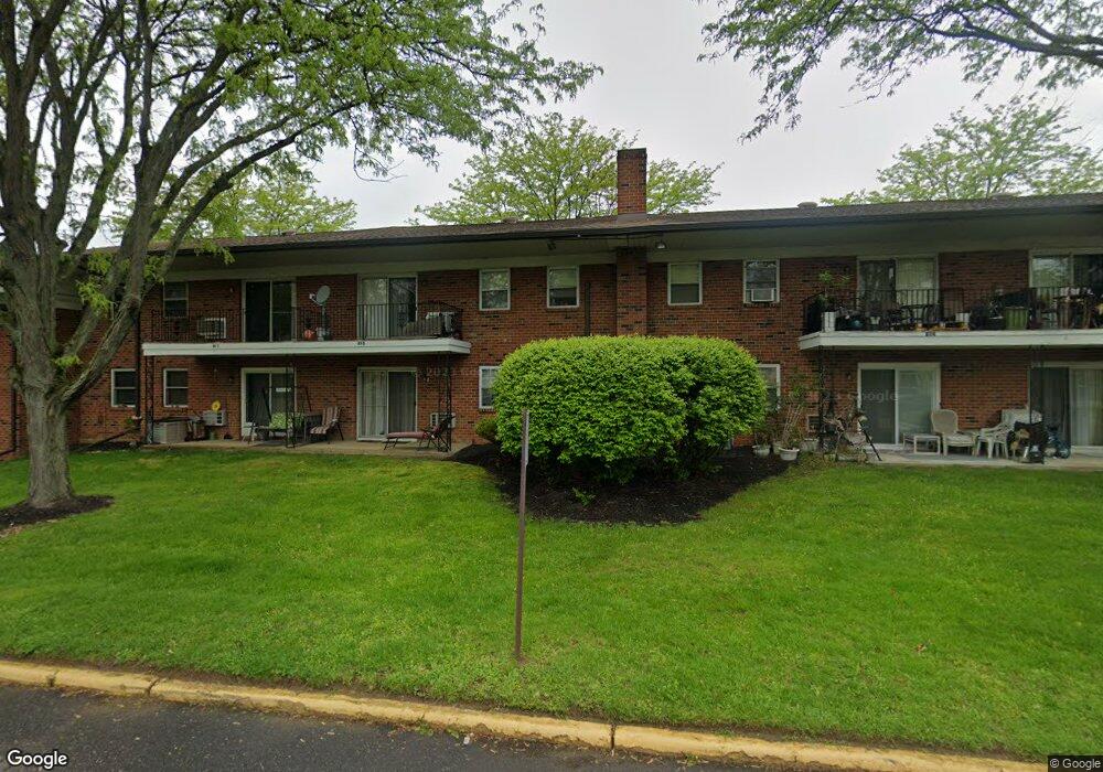 203 Garnet Dr unit 2I, Burlington, NJ 08016 - photo 1