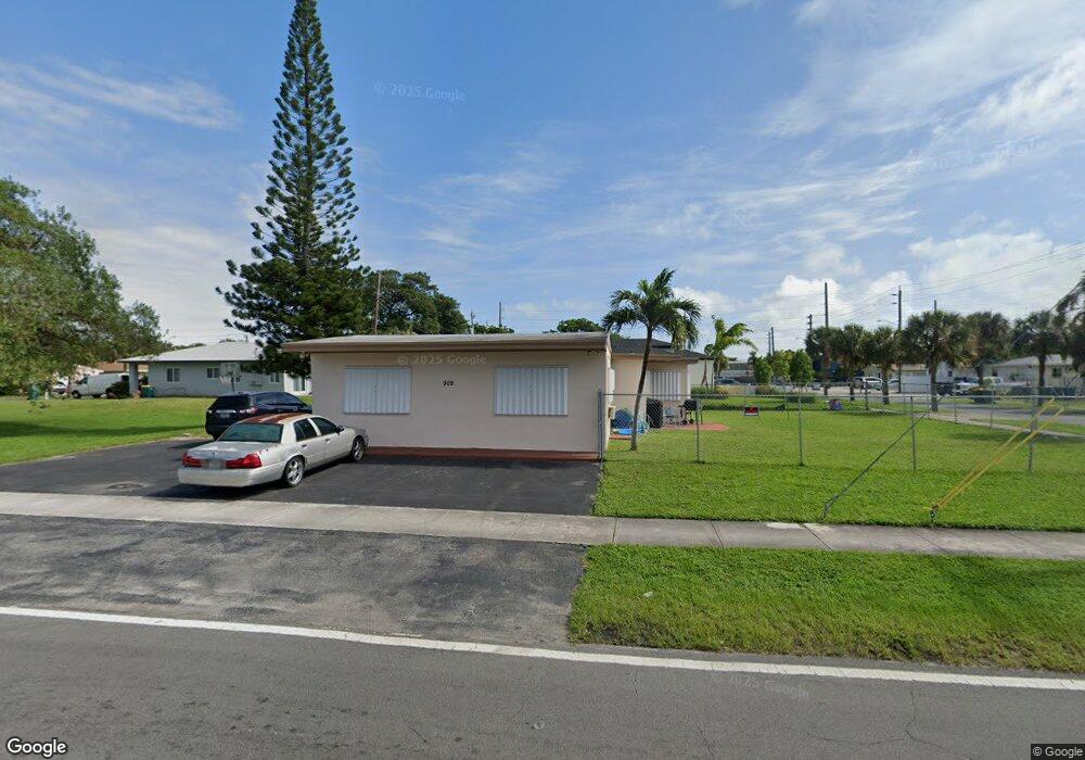 909 SW 12th Ave, Dania, FL 33004 - photo 1