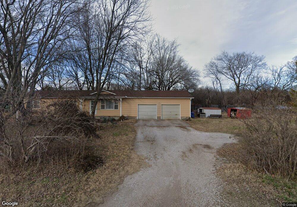 202 Hidden Ln, Parsons, KS 67357 - photo 1
