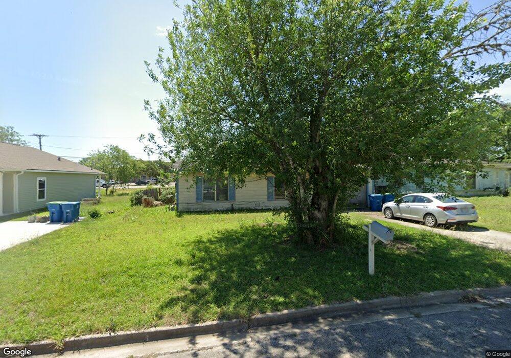 1506 E Corpus Christi St, Beeville, TX 78102 - photo 1