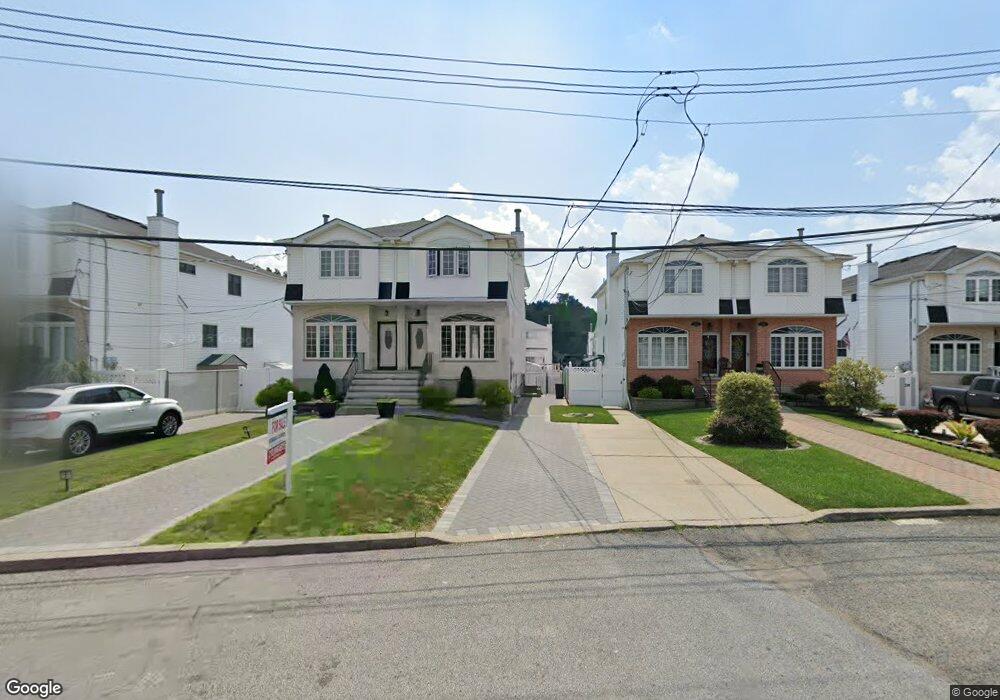 1578 Woodrow Rd, Staten Island, NY 10309 - photo 1