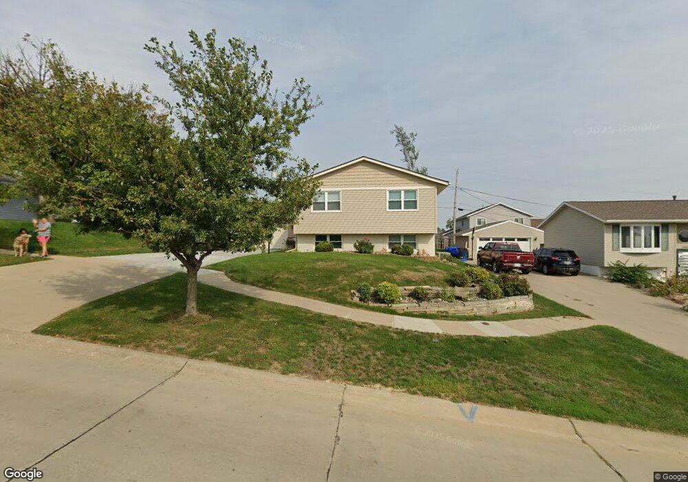 1715 26th St NW, Cedar Rapids, IA 52405 - photo 1