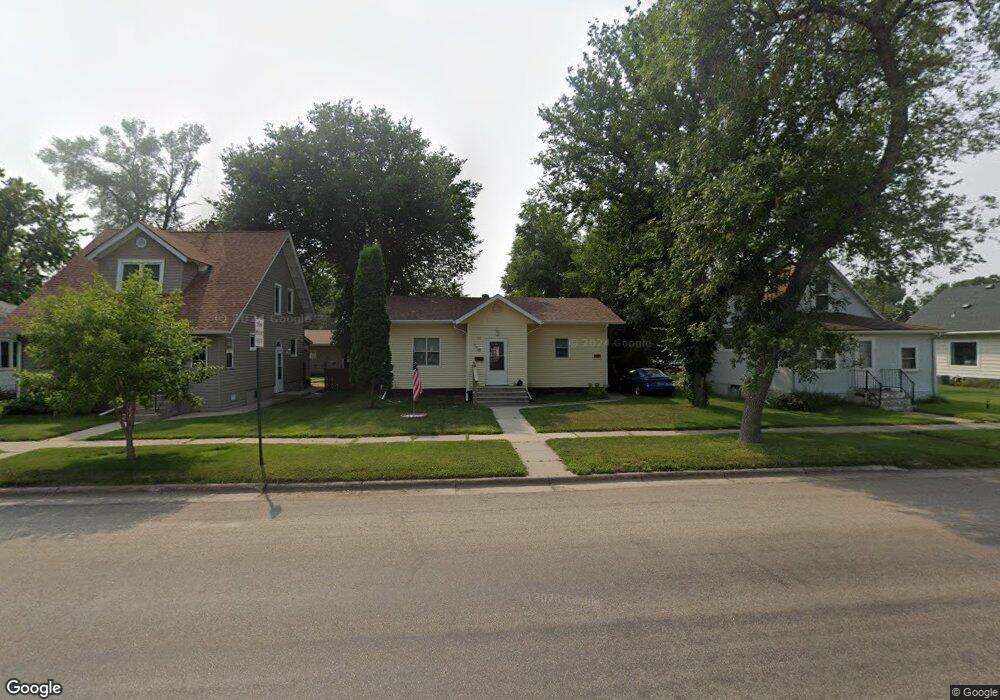 512 7th Ave SE, Jamestown, ND 58401 - photo 1