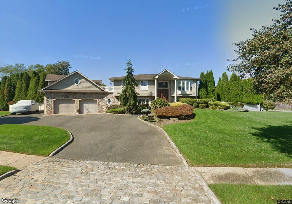 94 Hayrick Ln, ComMacK, NY 11725 - photo 1