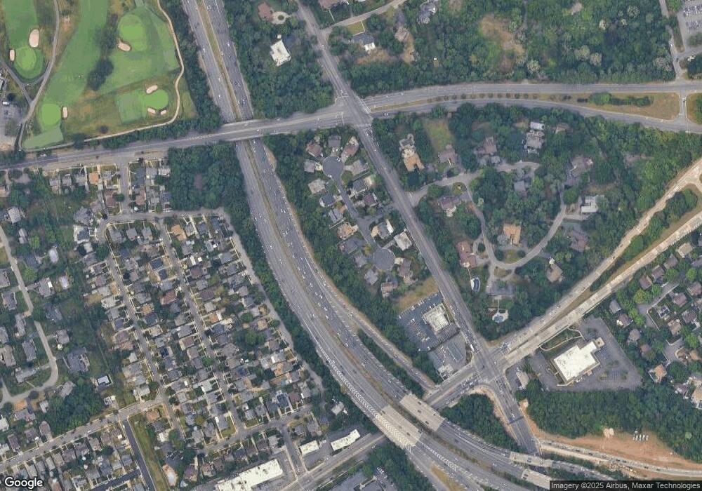 18 Laurel Ln, Old Westbury, NY 11568 - photo 1