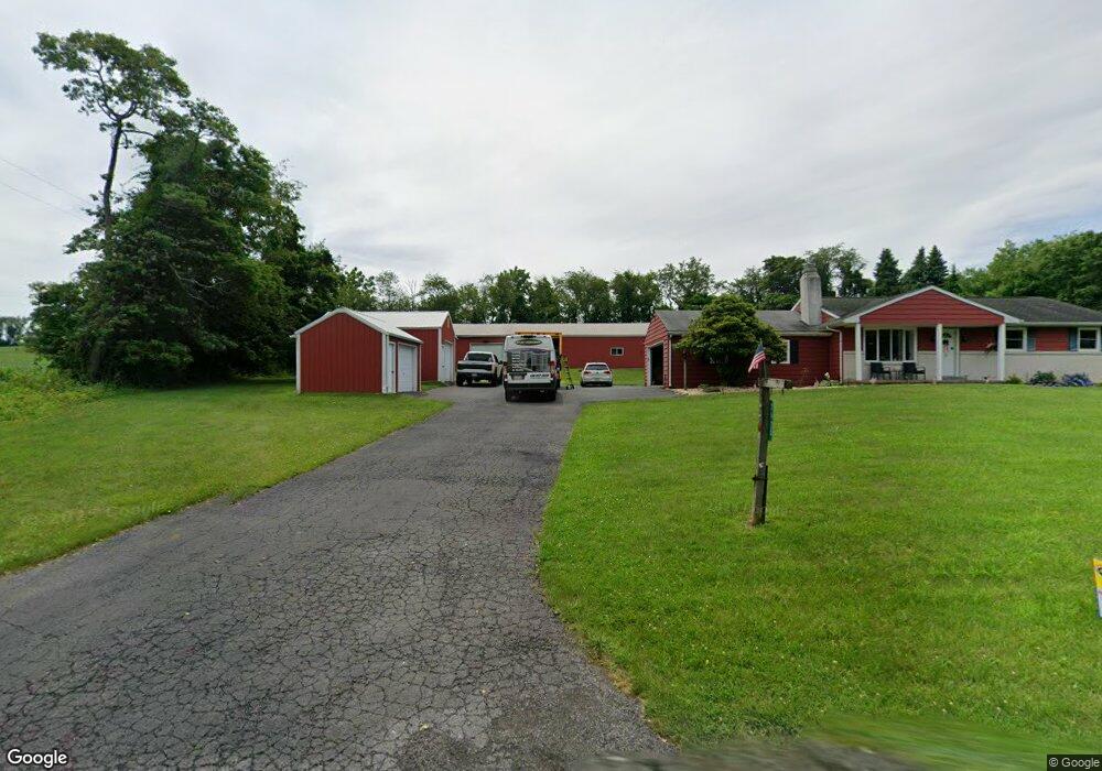 2425 E Scenic Dr, Bath, PA 18014 - photo 1