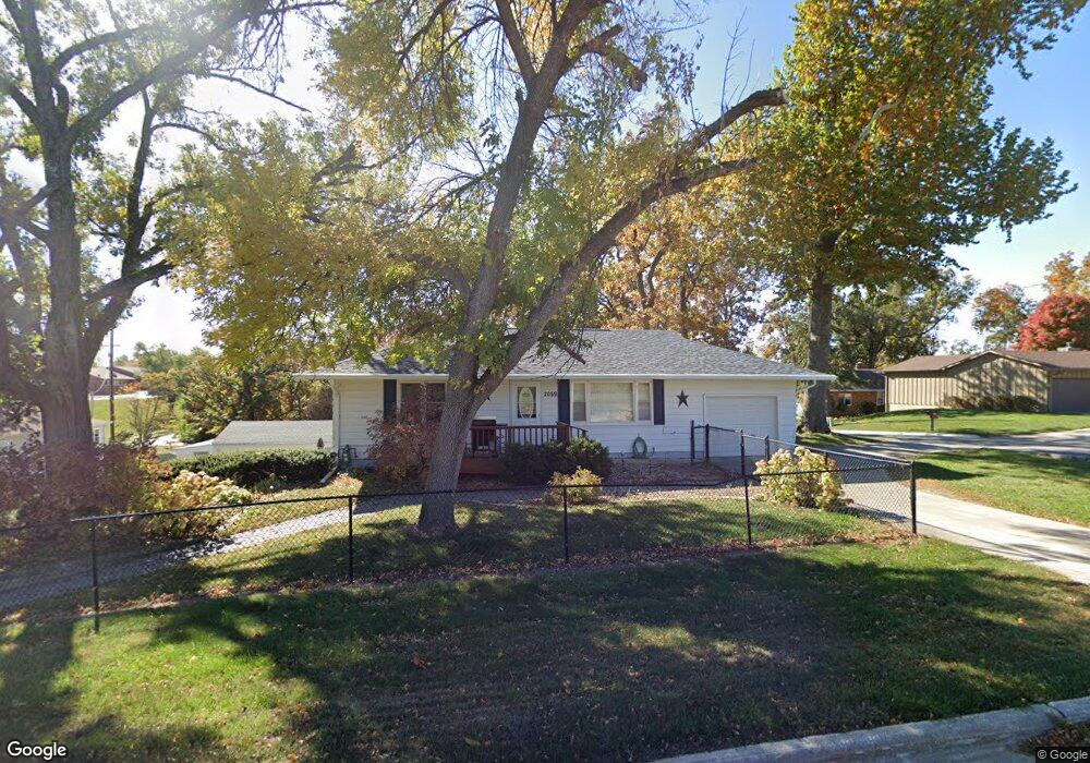 2059 N 4th Ave W, Newton, IA 50208 - photo 1