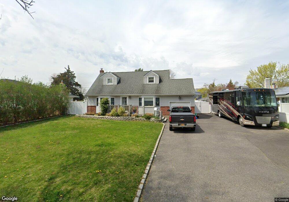 10 Ruth Blvd, ComMacK, NY 11725 - photo 1