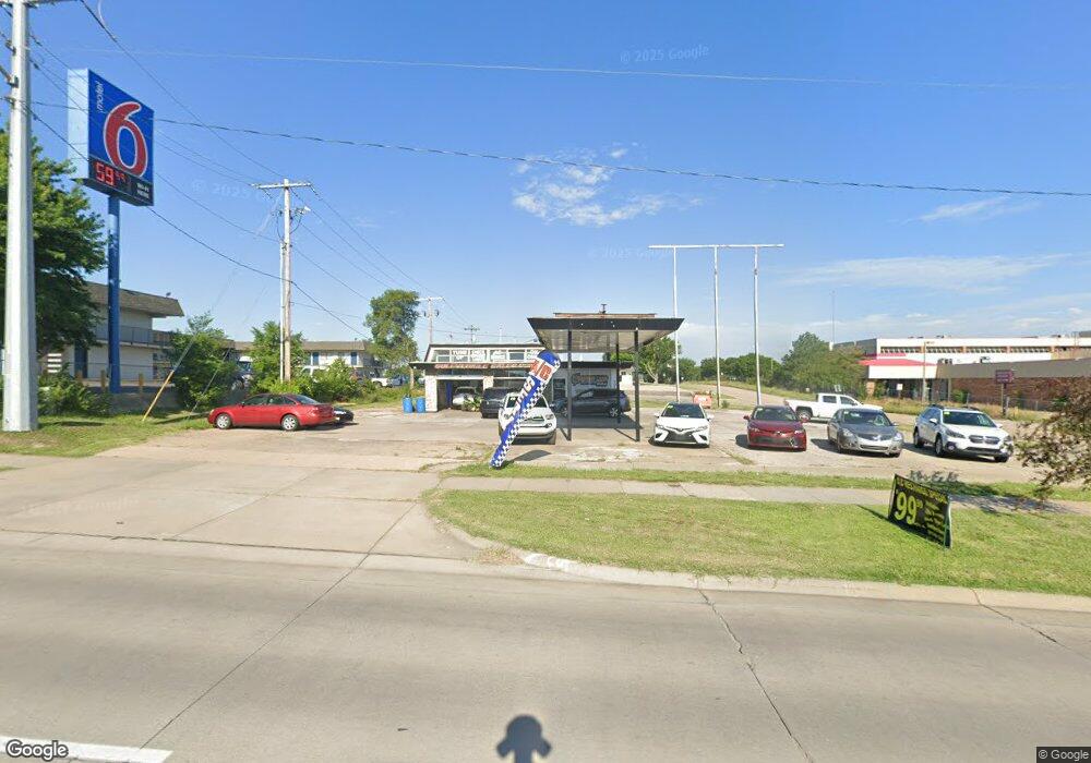 701 SW Fairlawn Rd, Topeka, KS 66606 - photo 1