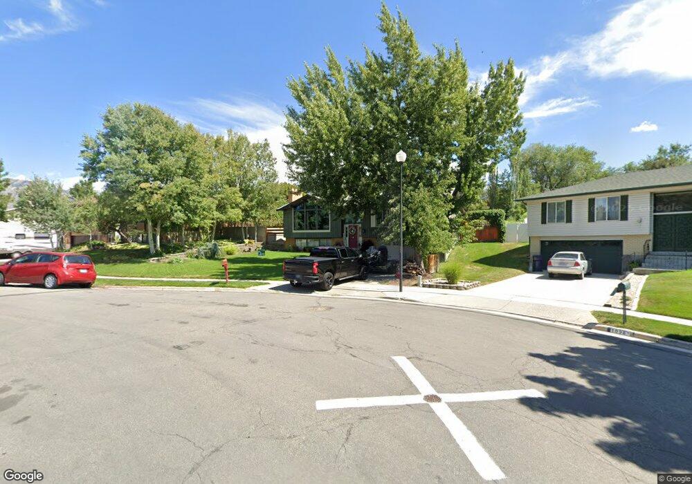 8555 S Grambling Way, Sandy, UT 84094 - photo 1