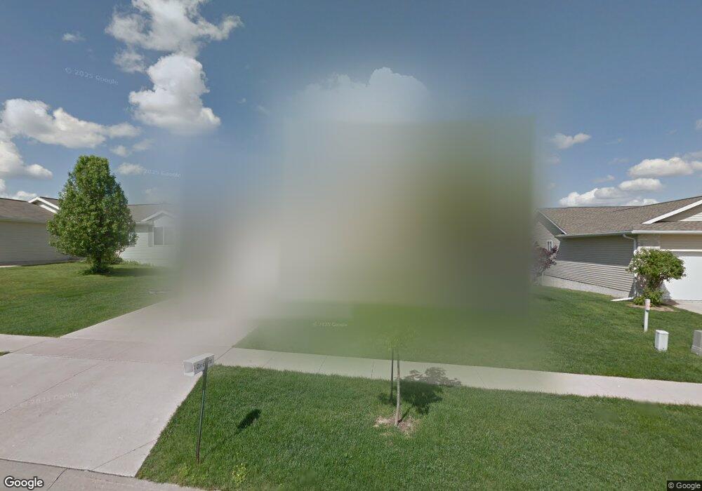 1124 Wolf Dr NW, Cedar Rapids, IA 52405 - photo 1